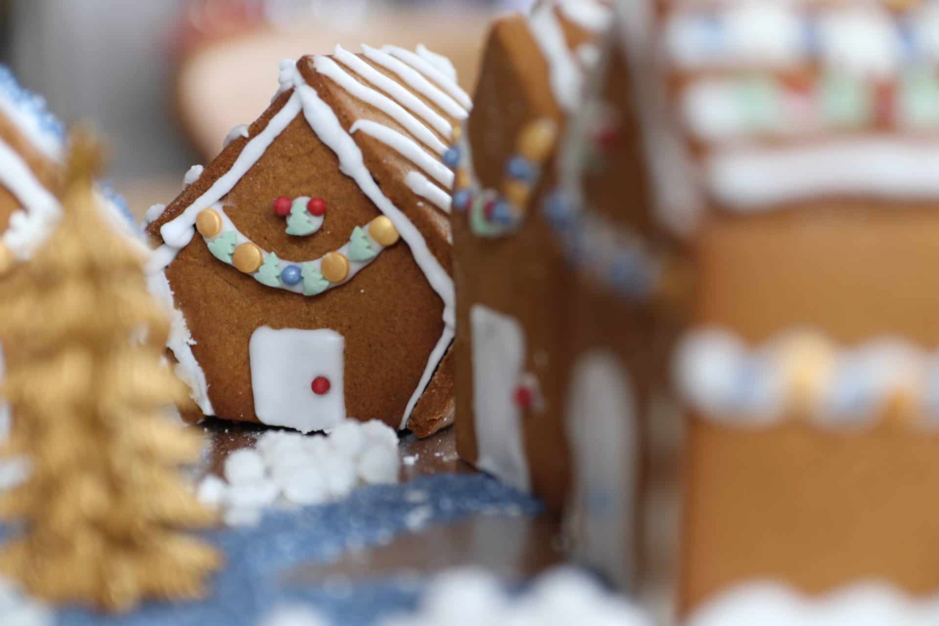 EASY Mini Gluten-Free Gingerbread Houses 