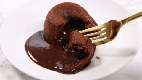 This Vegan Chocolate Lava Cake REcipe Is For Die Hard Sweet Tooths