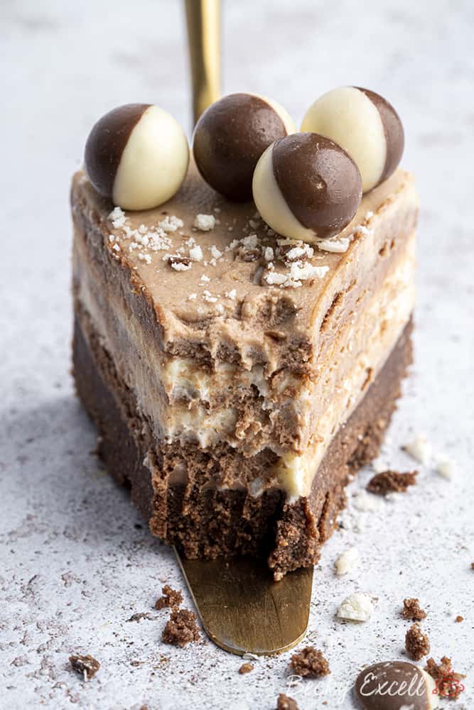 Gluten-free Triple Chocolate Christmas Cheesecake Recipe - No-bake