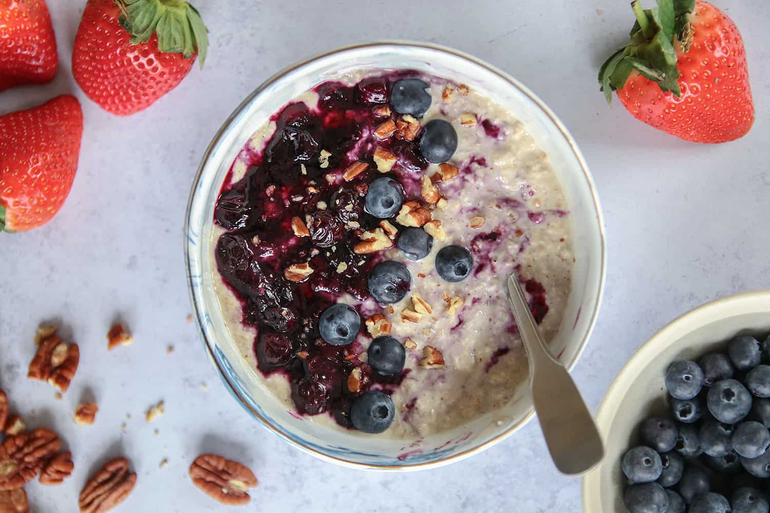 https://glutenfreecuppatea.co.uk/wp-content/uploads/2019/01/gluten-free-overnight-oats-recipe-featured-vegan-dairy-free.jpg