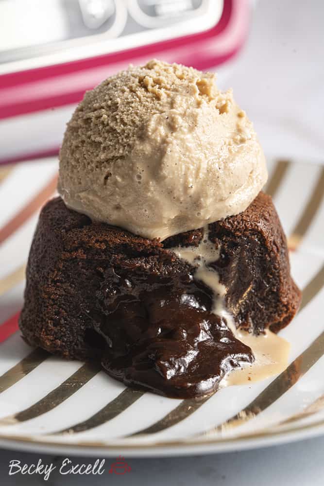 Lava Cake Recipe (easy, vegan, gluten free) - Veggie World Recipes