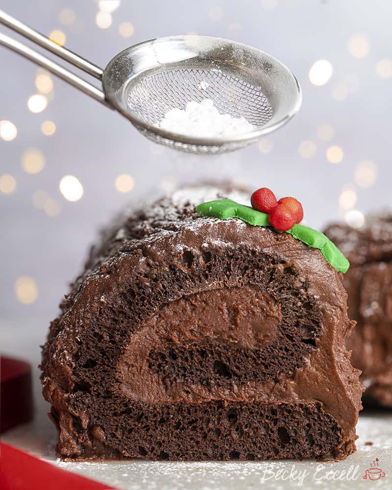 Chocolate yule log cake recipe! A bûche de Noël with glutenfree and natural  colouring powder options… :)