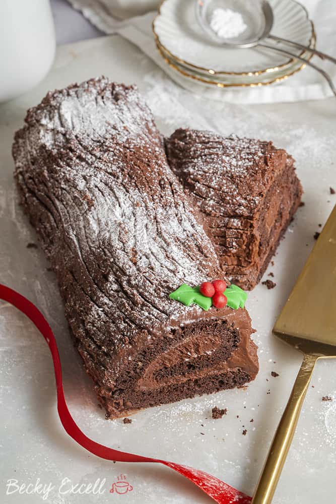 Chocolate yule log cake recipe! A bûche de Noël with glutenfree and natural  colouring powder options… :)