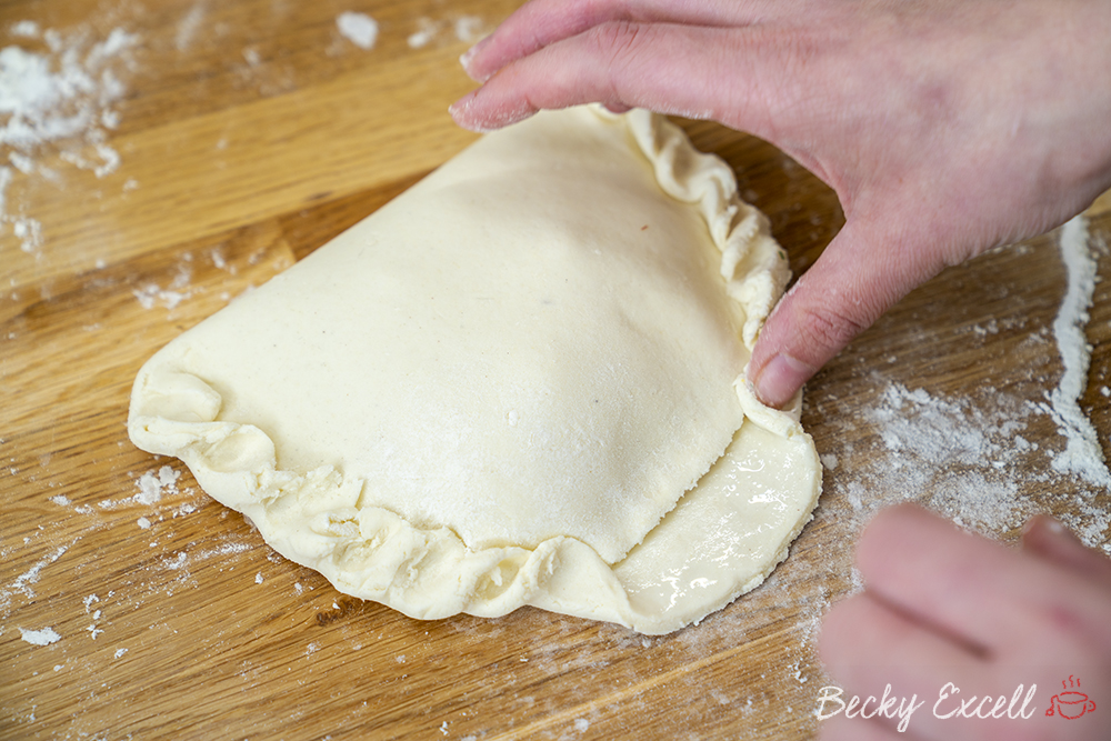 Carry on pinching the dough until all the edges are sealed