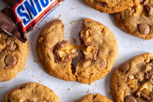 4-Ingredient Snickers Cookies Recipe – SUPER EASY METHOD! (gluten-free)