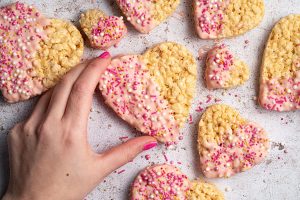 Valentine’s Rice Crispy Hearts Recipe – No-bake (gluten-free + dairy-free option)