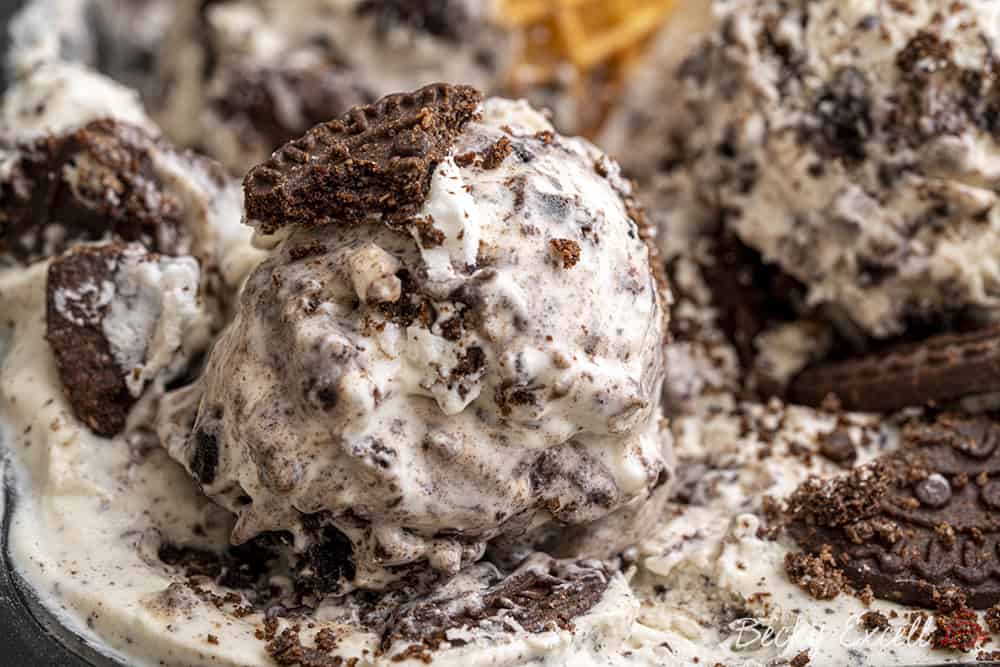 Gluten-free Oreo Ice Cream Recipe (No-churn) 4-Ingredients