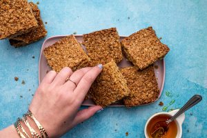 Gluten-free Flapjacks Recipe – 4-ingredients (dairy-free/vegan option)