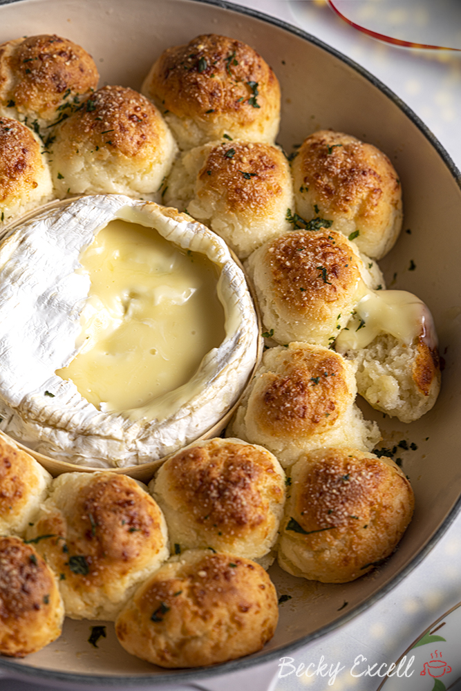 Gluten-free Doughball Wreath Recipe with Baked Camembert