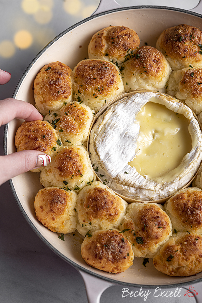 Gluten-free Doughball Wreath Recipe with Baked Camembert