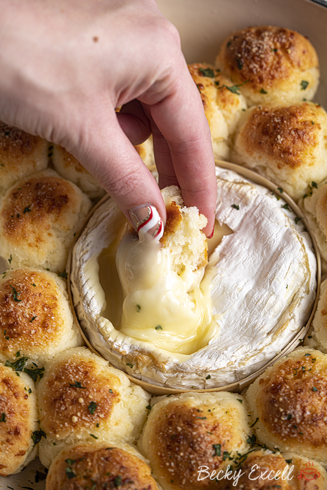 Gluten-free Doughball Wreath Recipe with Baked Camembert