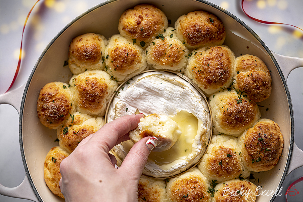 Gluten-free Doughball Wreath Recipe with Baked Camembert