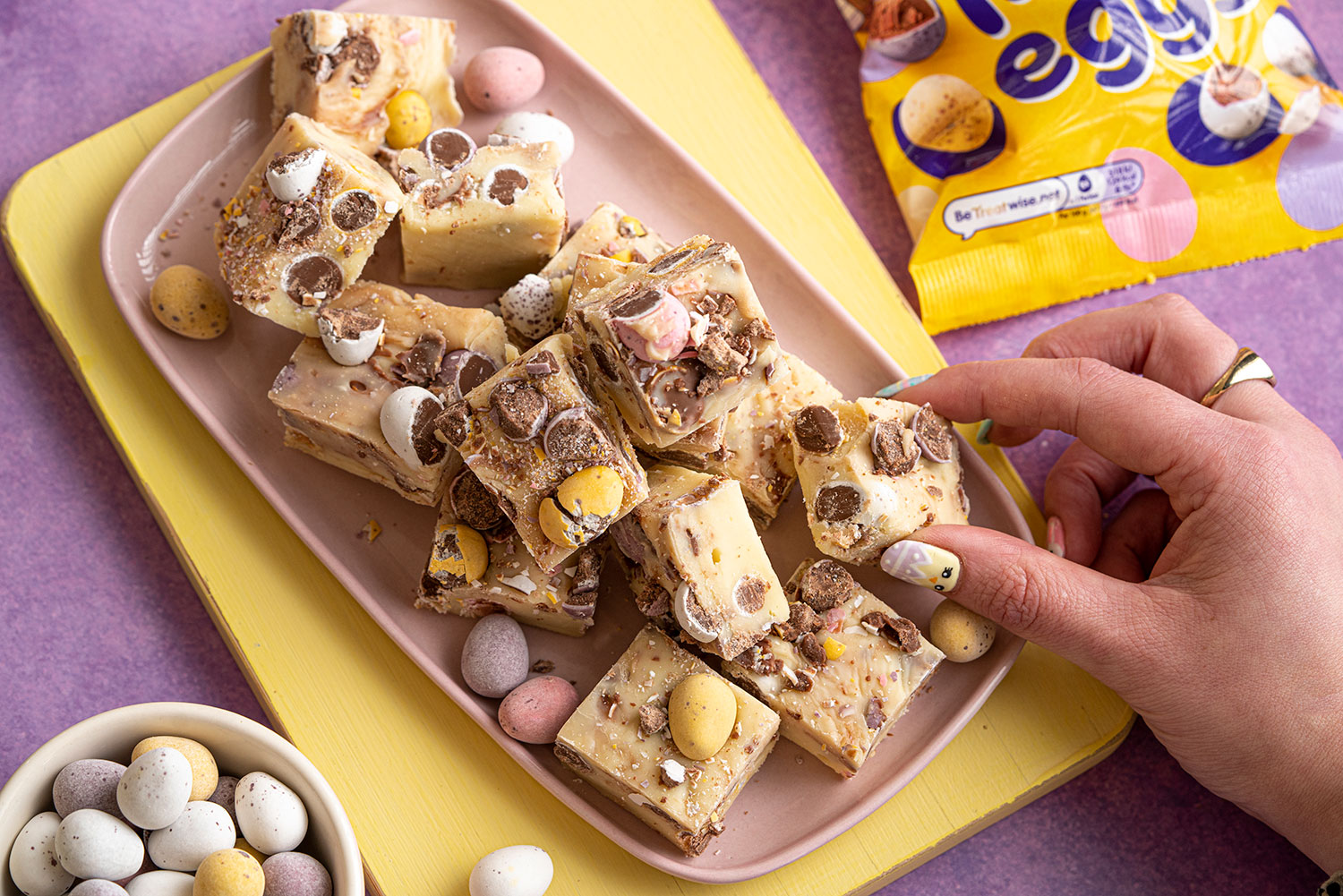 Make this Easy Easter Fudge for a Festive Treat!