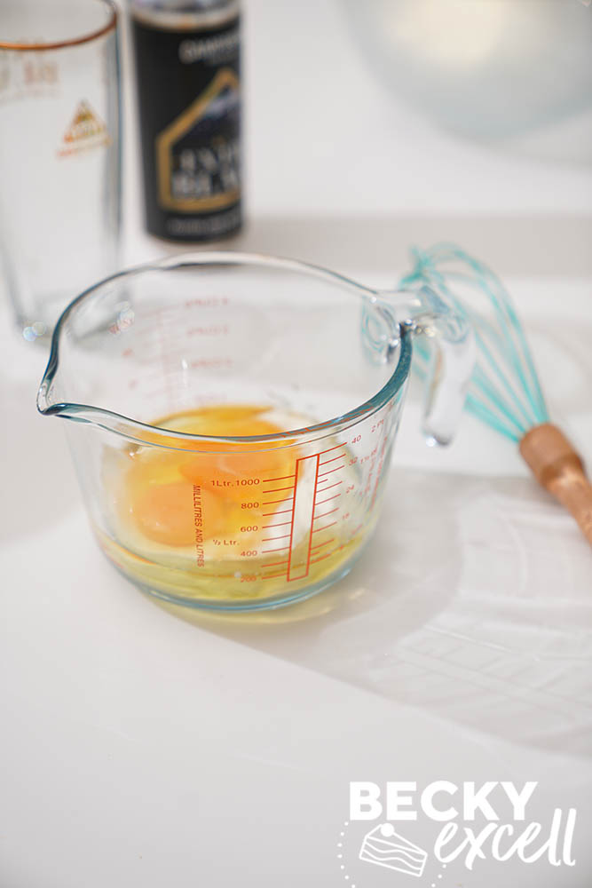 Whisk together eggs, sour cream and vanilla extract