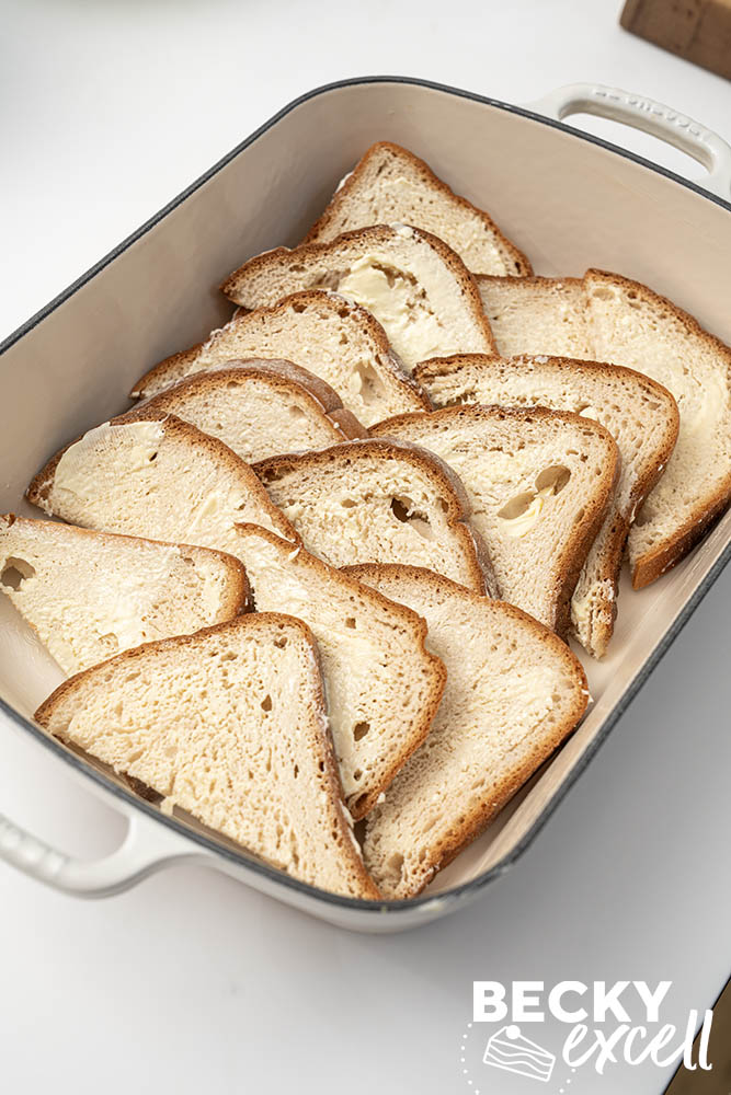 Arranging the buttered bread triangles