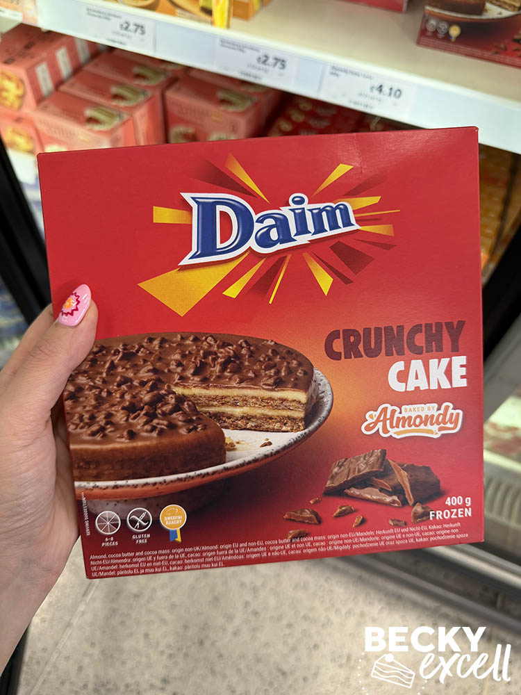 Almondy Daim Crunchy Cake